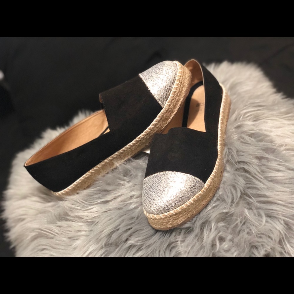 New, whit tags and beautiful shoes 🖤